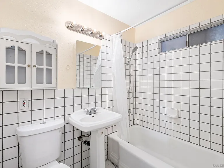 3203 Winlow St — Photo 7