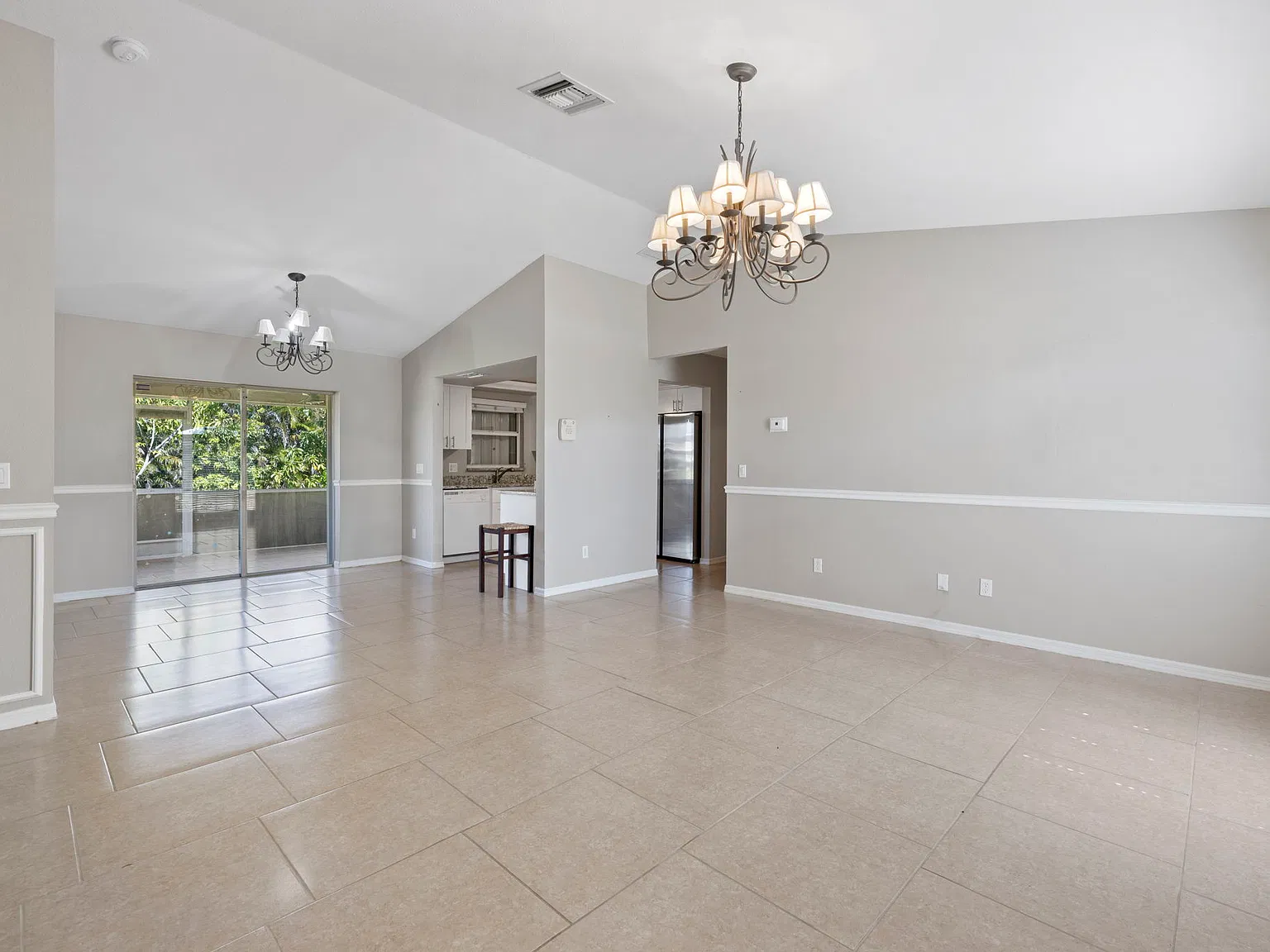 3 bed, 1205 sqft, $1,600 — Photo 4