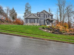 707 Pin Oak Pl #L-132, Moscow, PA 18444