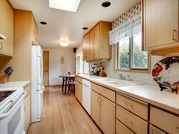 5th image of 3411 79th Ave SE