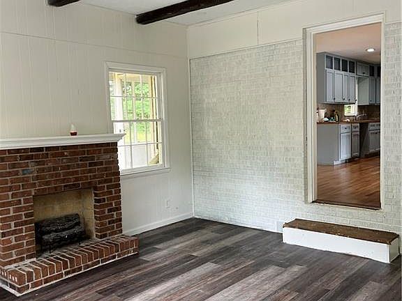 3rd image of 1432 Spring Valley Ln