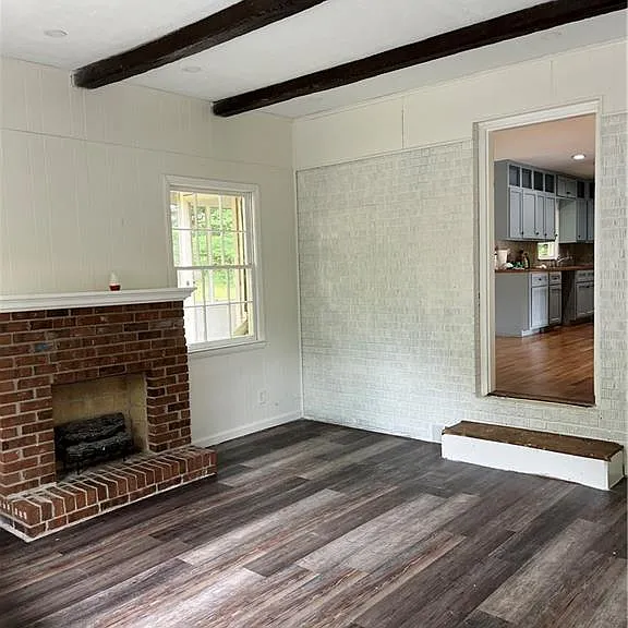 1432 Spring Valley Ln — Photo 3