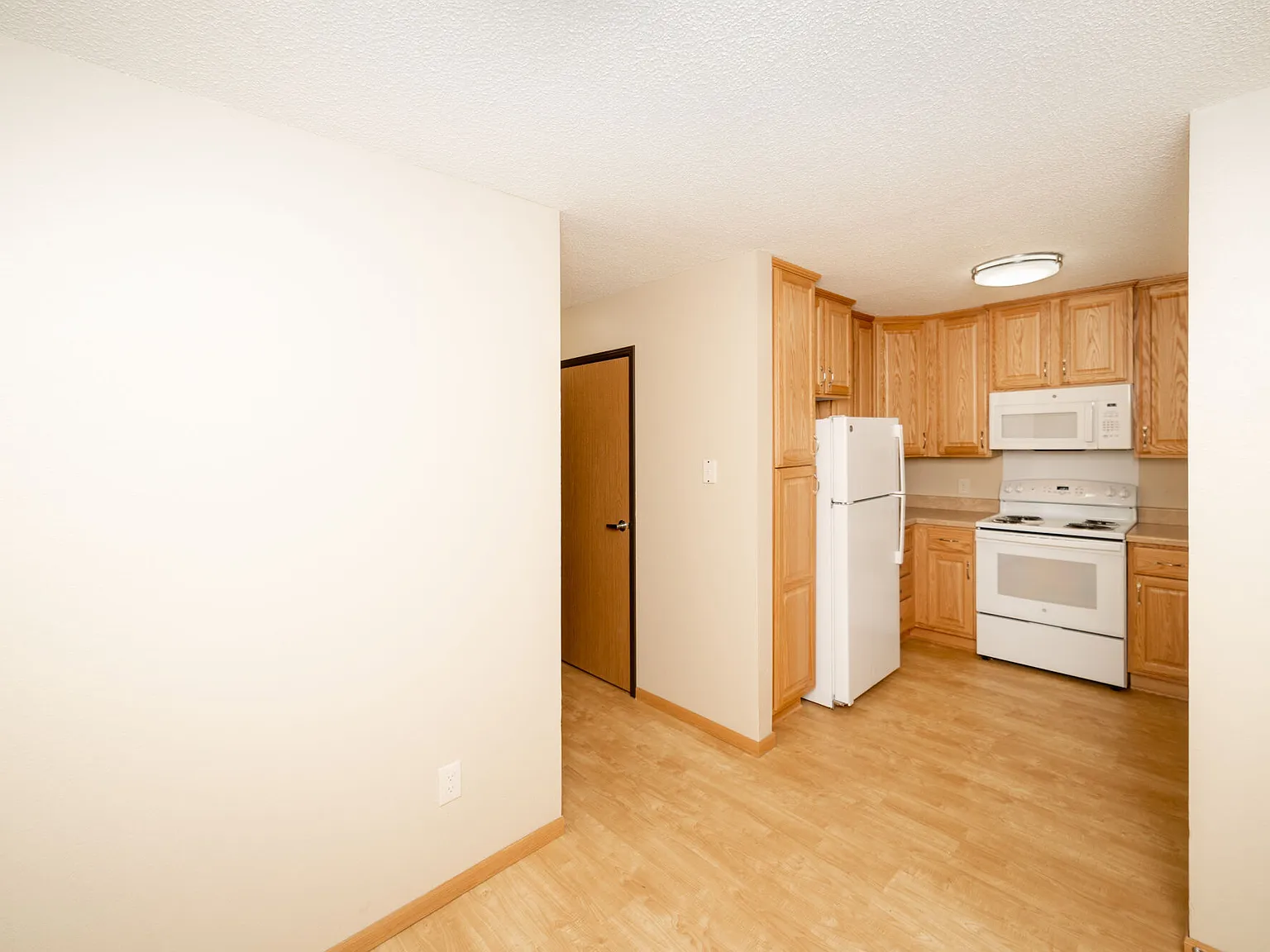 WOODVIEW APARTMENTS — Photo 4