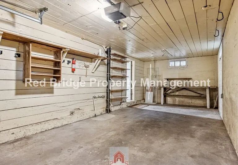 2619 NE Flanders St — Photo 32
