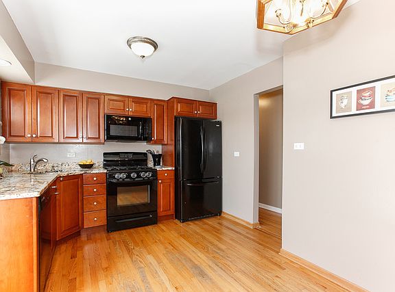 4th image of 1112 Greensfield Dr