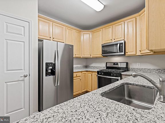 5th image of 3820 Lightfoot St Unit 318