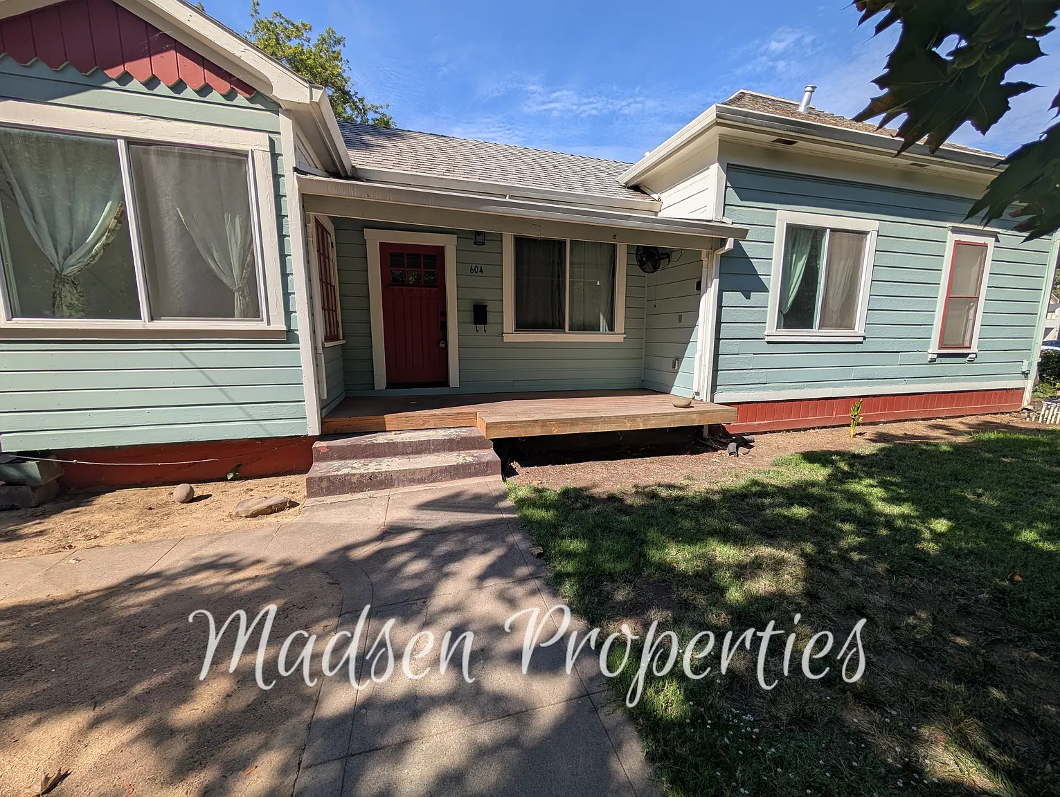 604 Orient St photo 1