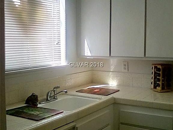 3rd image of 2349 Canfield Dr Unit B