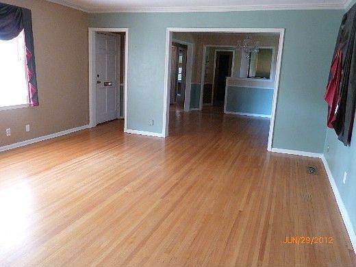 4th image of 2510 S Columbia Pl