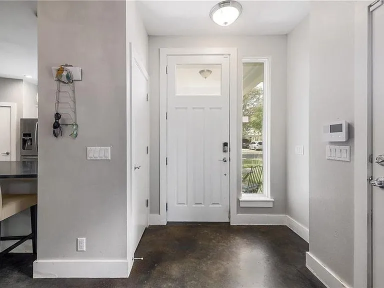 1110 Concordia Ave — Photo 4