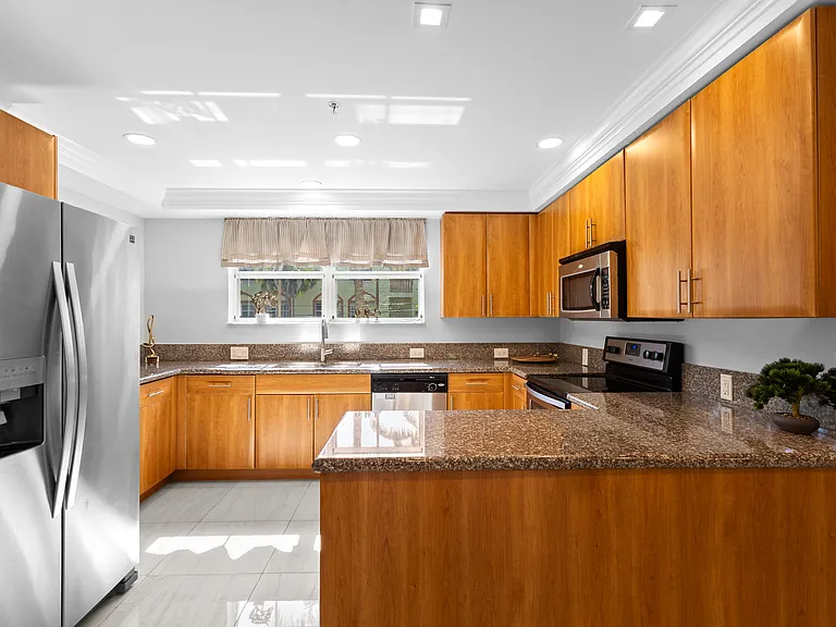 621 NE 8th Ave — Photo 62