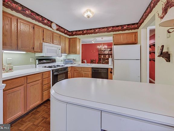 5th image of 798 Westfield Dr