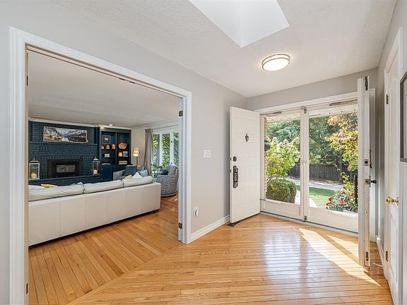 2nd image of 1736 Smith Ln