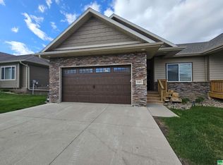 5401 Overlook Ln, Sioux City, IA 51106