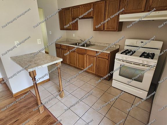 5th image of 727 W 67th Ave