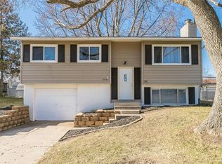 2960 8th St, Marion, IA 52302