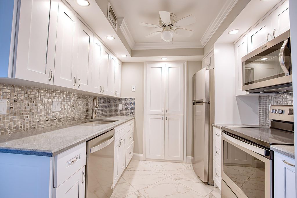 111 Briny Avenue #610, photo 2