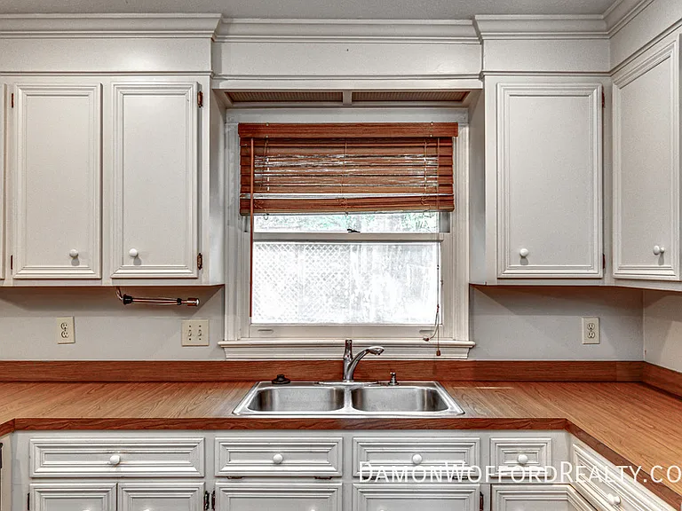 1435 Roxbury Ct — Photo 27