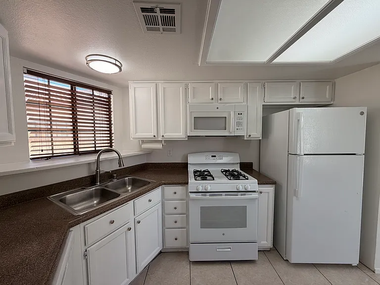 6665 Gatehouse Ln — Photo 5