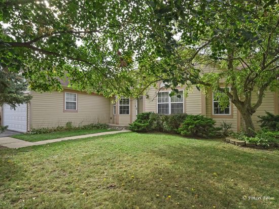 1561 Cumberland Pkwy, Algonquin, IL 60102