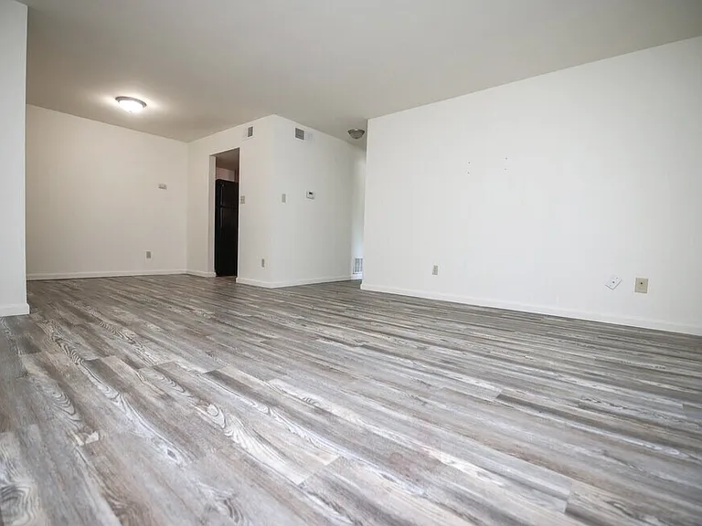 Brighton Apartments — Photo 26