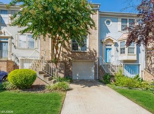 509 Herndon Woods Ct, Herndon, VA 20170