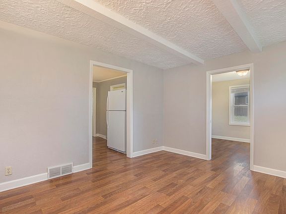 4th image of 352 James St