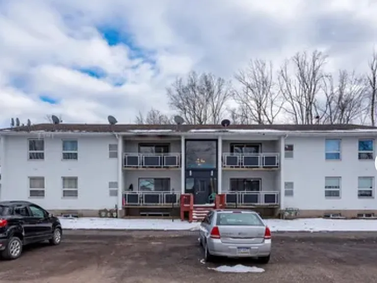 64 Charter Dr #10B — Photo 1