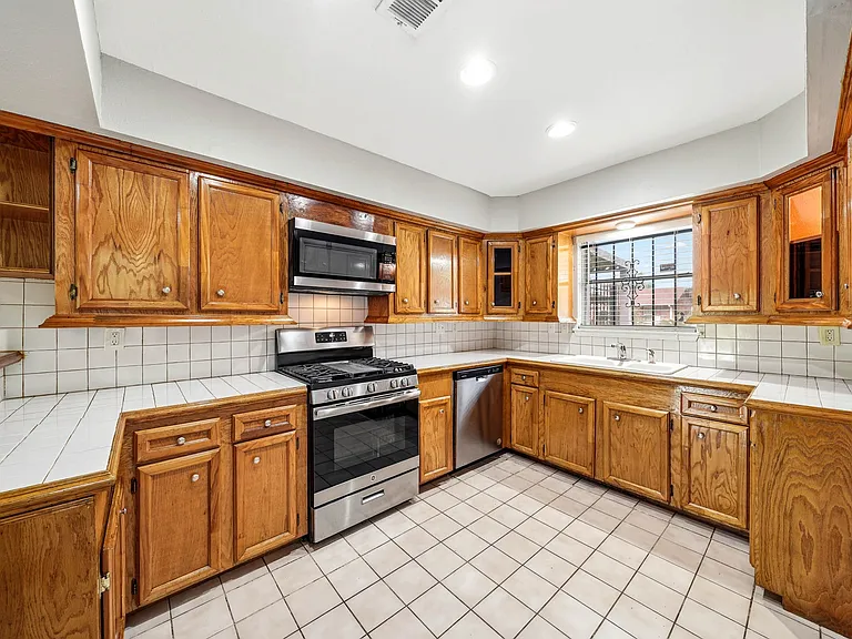 12903 Claygate Dr — Photo 8
