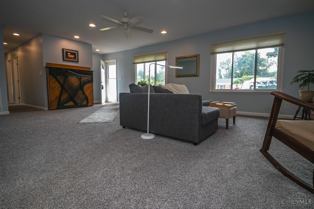 Apartment in Loveland, Stoneybrook, Hamilton - More