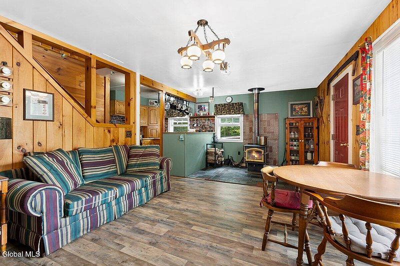 5th image of 225 Bromley Lane