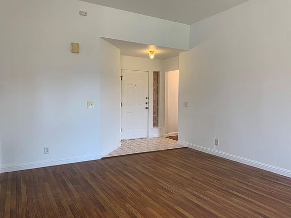 3rd image of 210 Evergreen Cir