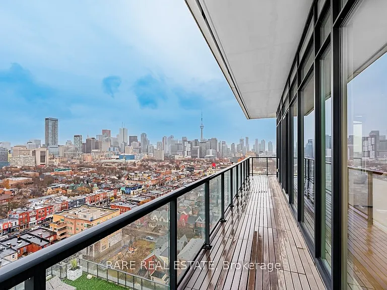 297 College St #Penthouse 5 — Photo 43