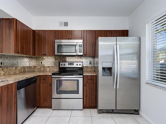 4th image of 9170 NW 40th St #102-2