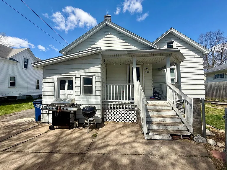 805 E Bridge St — Photo 14