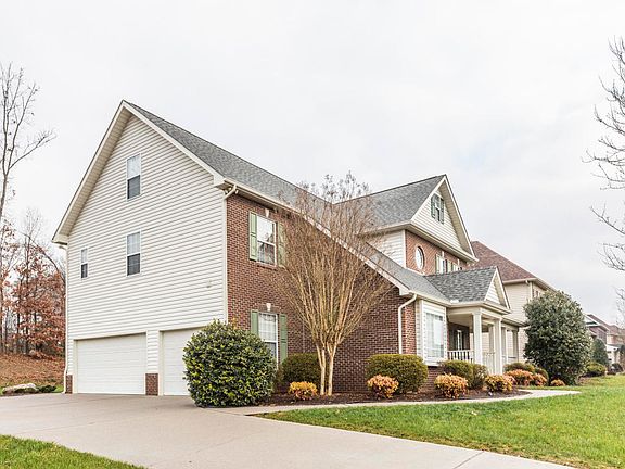3rd image of 11340 Woodcliff Dr