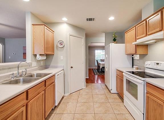 5th image of 6203 Lynn Ln
