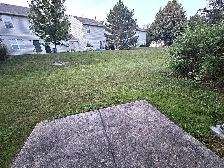 1225 N Village Dr — Photo 20