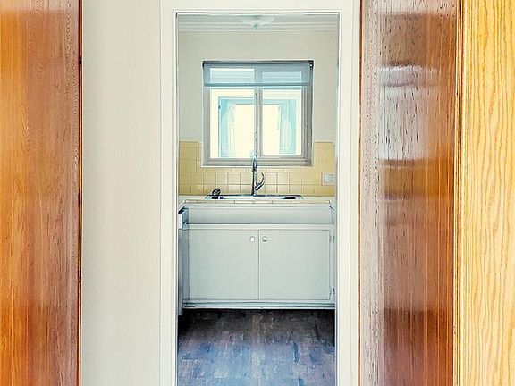 5th image of 1395 Southgate Ave
