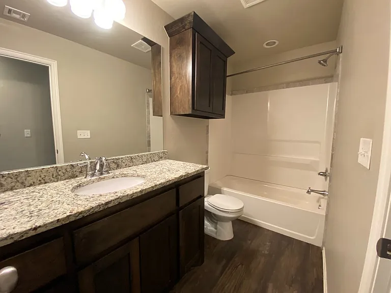 749 SW 14th St — Photo 17