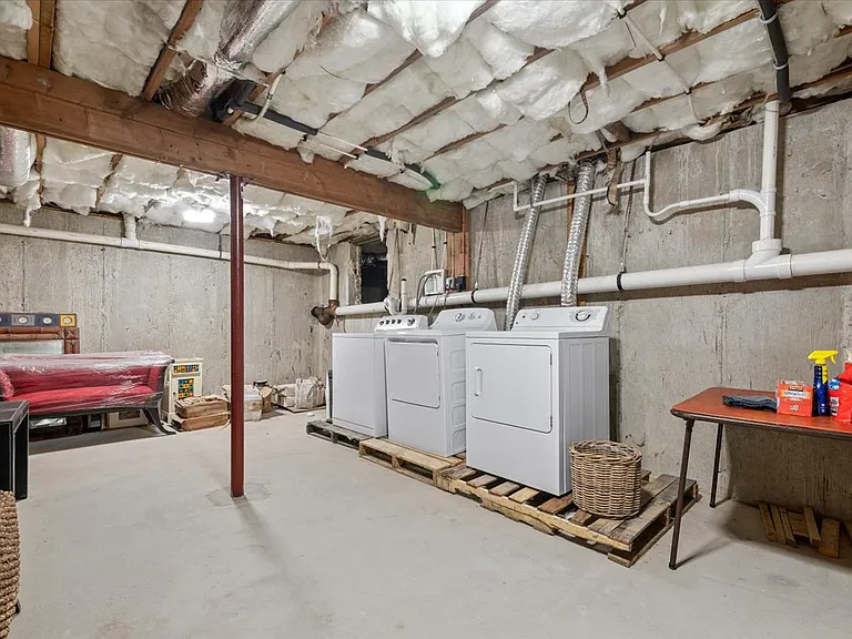 49 Beach Ave — Photo 43