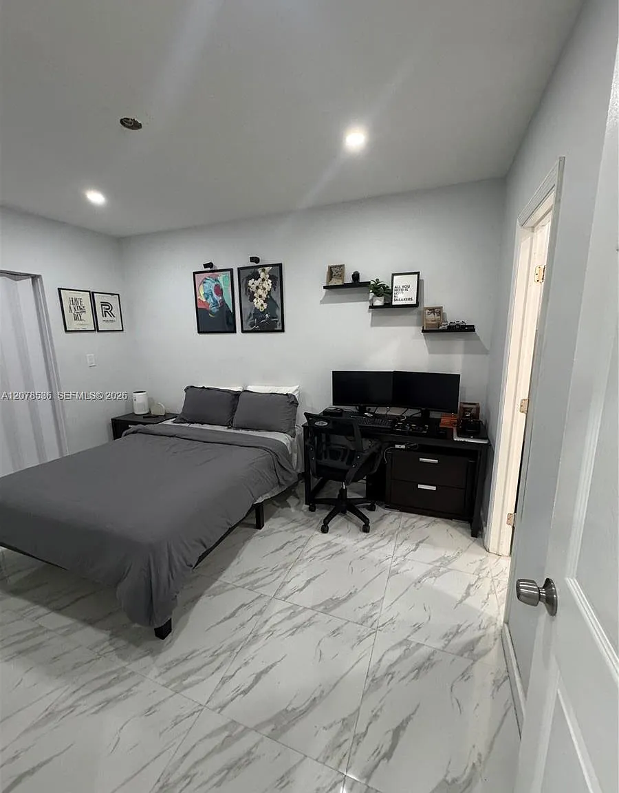 South Miami Lakes — Photo 3