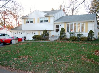 47 Degroff Pl, Park Ridge, NJ 07656