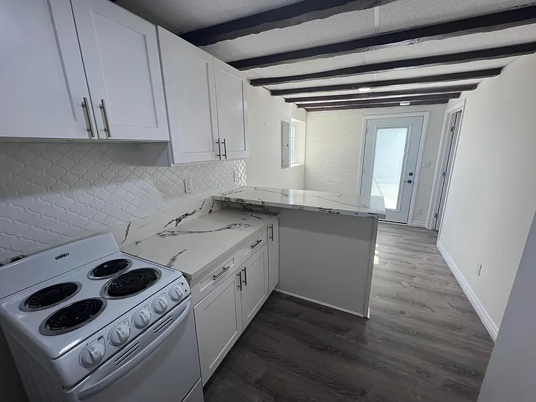 7820 Kenyon Ave — Photo 1