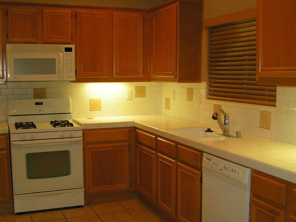 2nd image of 3813 Juniper Ln