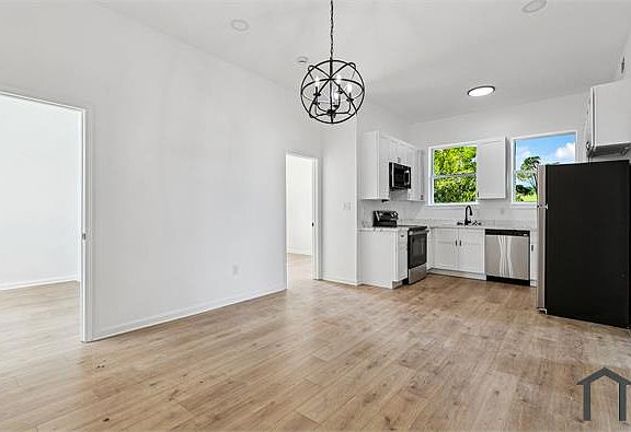 4th image of 1730 Lizardi St #32