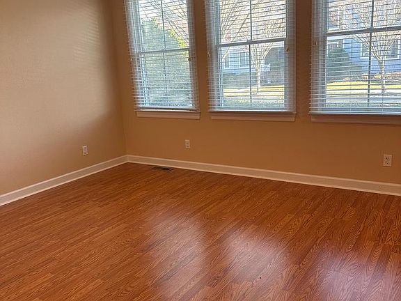 3rd image of 11136 Signature Blvd