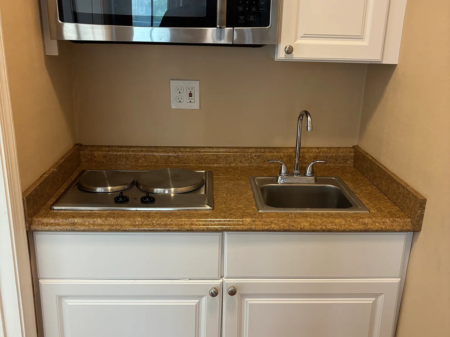 Studio, 288 sqft, $975 — Photo 4