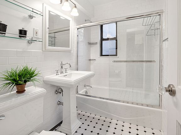 5th image of 301 E 48th St APT 7A