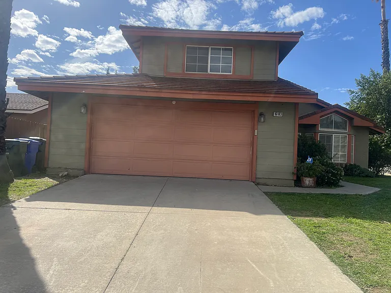 front building (garage)